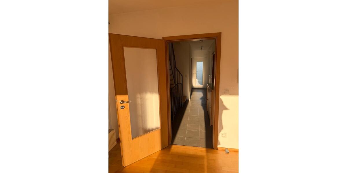 Doppelhaushälfte Bad Hersfeld - 7 Zimmer, 164 m&sup2;, 1.629&euro; | Angebot:25886917