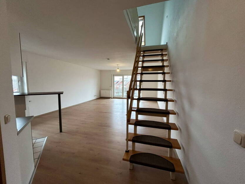 Helle & einladende 2-Zimmer-Maisonette-Wohnung mit Küche und Balkon wartet auf einen neuen Mieter!