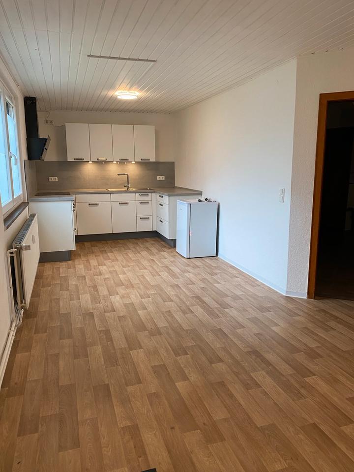 2 Zimmer Wohnung, idyllisch gelegen, Bergen OT zimmer