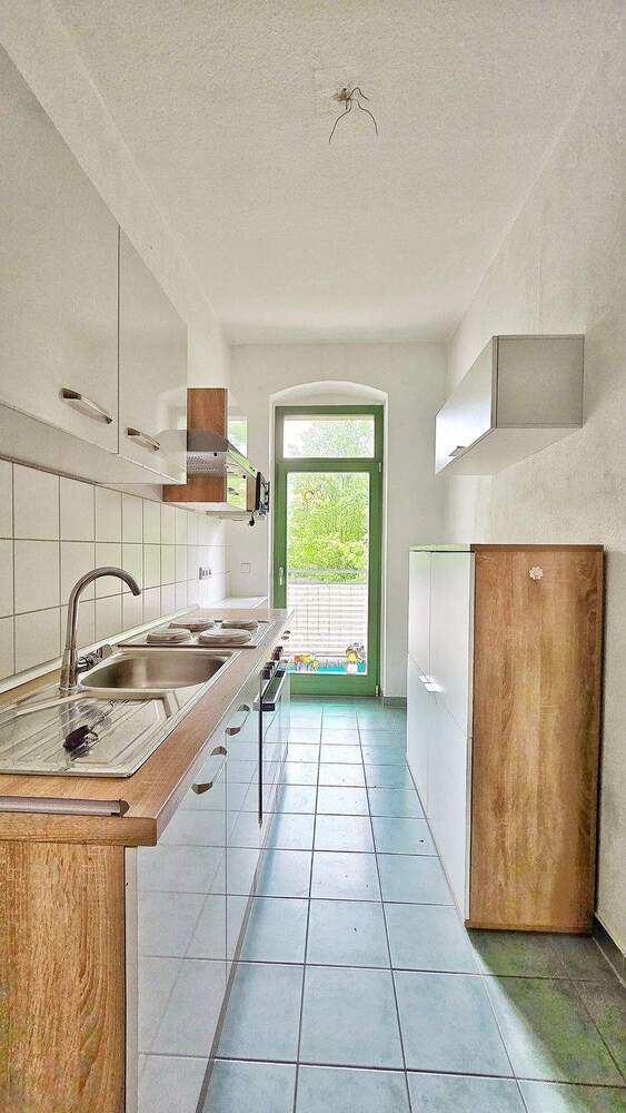 Renovierte ZweiraumWohnung mit EBK und Balkon * ruhig * 2. OG * Abstellraum * helle Räume * Stuck * Altbau saniert