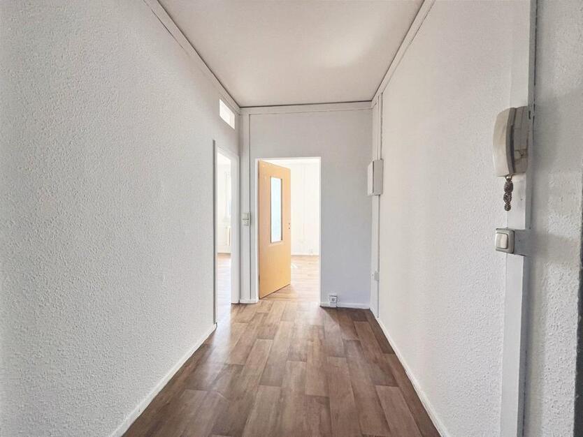 Neu renoviert 3-Raum-Wohnung mit ca. 60 m² in Bitterfeld