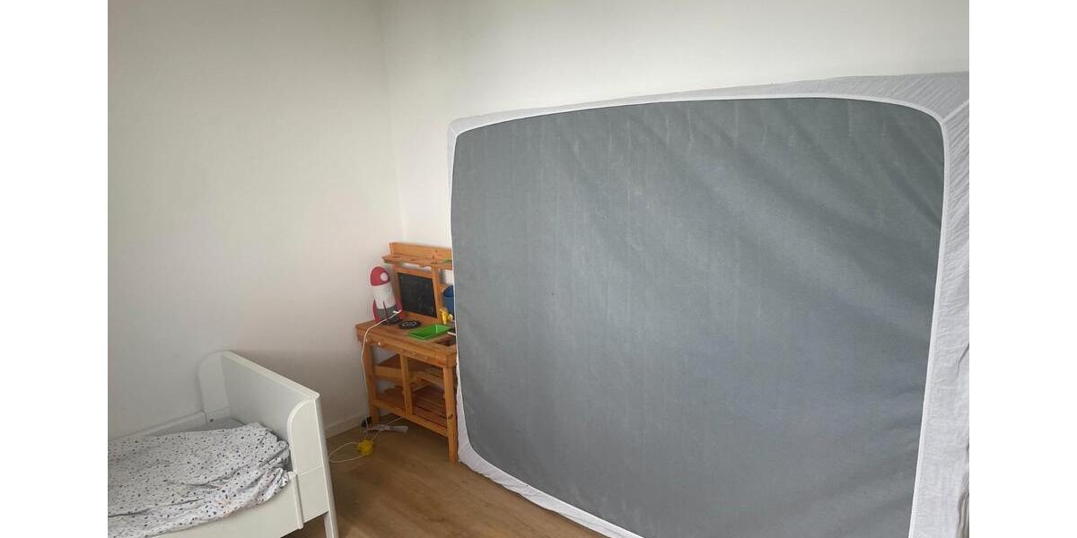 Etagenwohnung Berlin Hellersdorf - 4 Zimmer, 85 m&sup2;, 1.700&euro; | Angebot:26042702