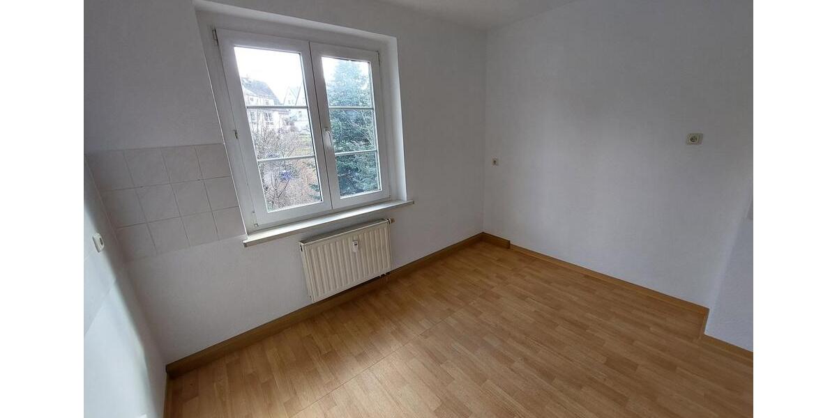Dachgeschoßwohnung Döbeln - 2.5 Zimmer, 59 m&sup2;, 330&euro; | Angebot:25540933