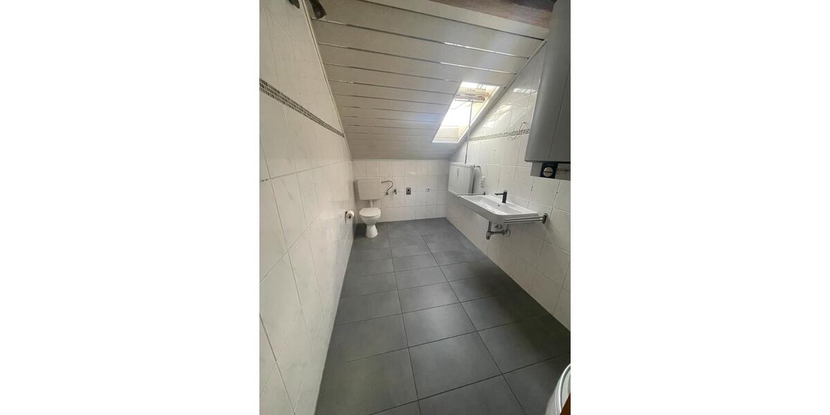 Dachgeschoßwohnung Bad Wildungen - 5 Zimmer, 110 m&sup2;, 800&euro; | Angebot:26619440