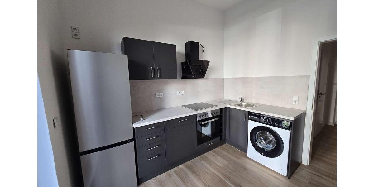 ❄️ NEU! Frisch renovierte 4-Raum-Wohnung | moderne Einbauküche | mit Balkon | Stellplatz möglich ❄️ 4 zimmer