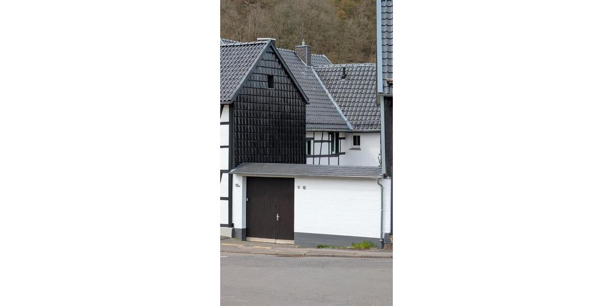 Einfamilienhaus Schleiden - 6 Zimmer, 180 m&sup2;, 1.490&euro; | Angebot:26135305