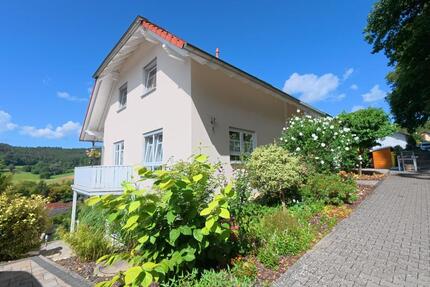 Haus Höchst im Odenwald - 6 Zimmer, 210 m&sup2;, 2.260&euro; | Angebot:25934023