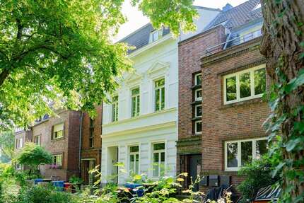 Haus zum Mieten in Krefeld Bockum 1.950 € 170 m²