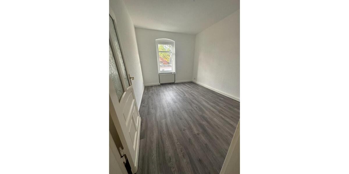 Etagenwohnung Staßfurt - 4 Zimmer, 107 m&sup2;, 500&euro; | Angebot:25756283
