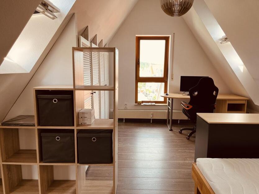 Ehningen: Möblierte 3,5 Zi.-MaisonetteWohnung in zentraler Lage