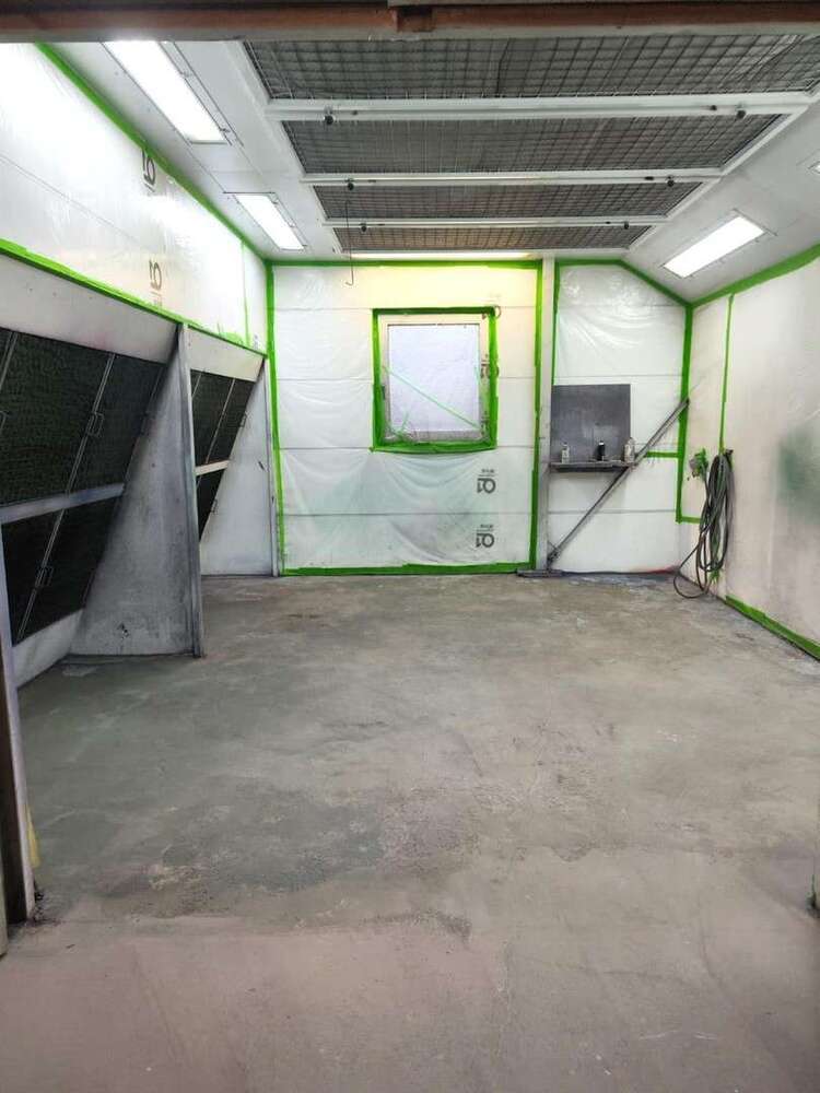 Halle in Esslingen 900 € 110 m²