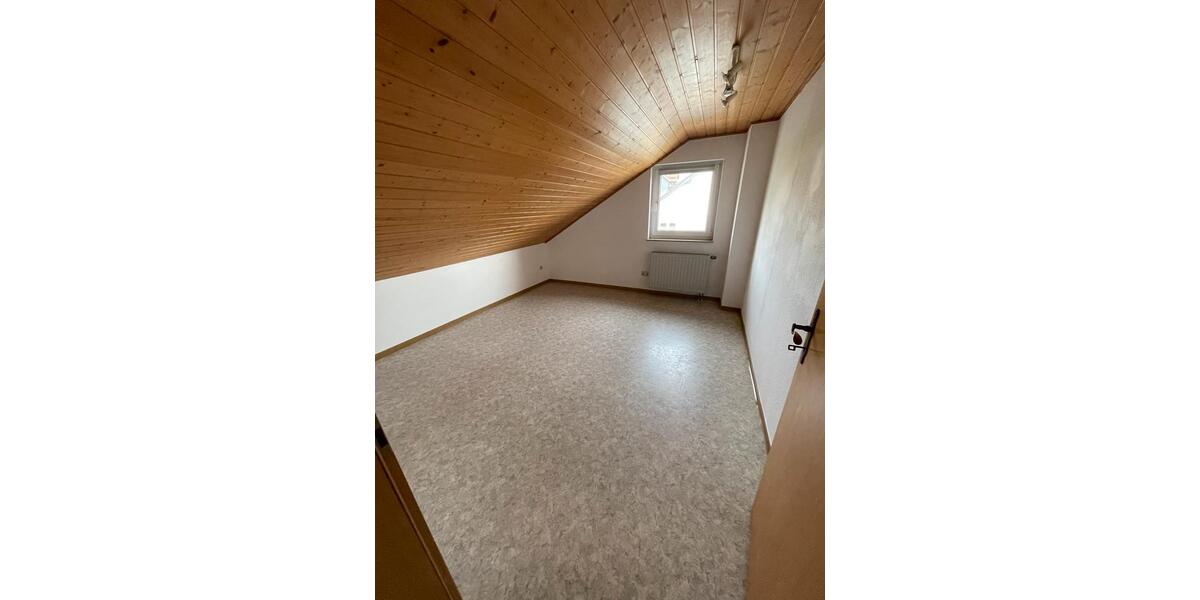 Dachgeschoßwohnung Schotten - 3 Zimmer, 82 m&sup2;, 615&euro; | Angebot:25044820