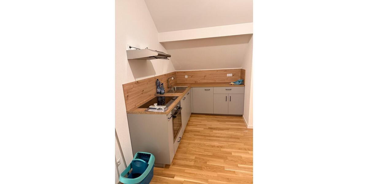 Dachgeschosswohnung zu vermieten 2 zimmer