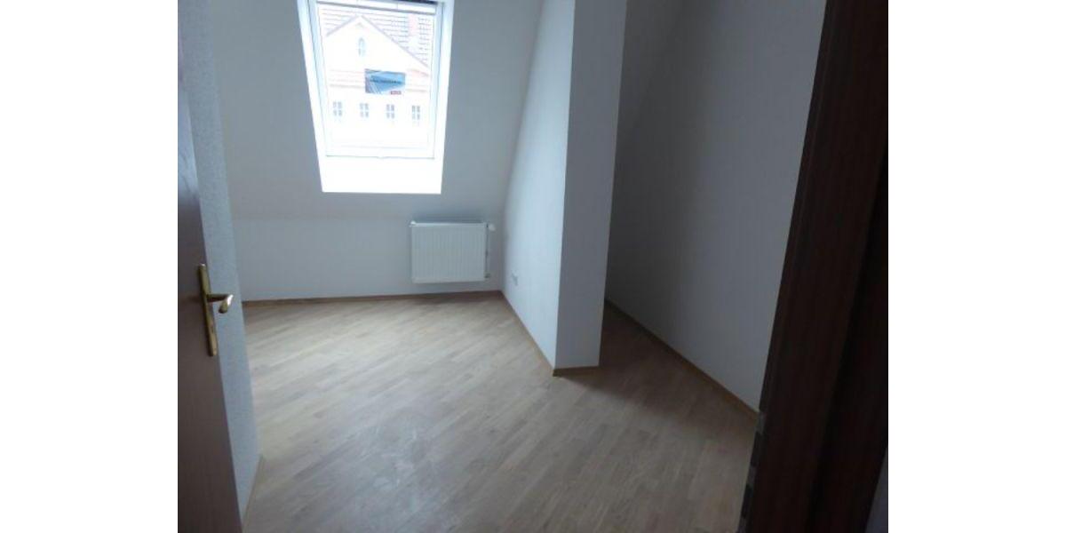 Dachgeschoßwohnung Berlin Spandau - 3 Zimmer, 80 m&sup2;, 1.274&euro; | Angebot:26690102