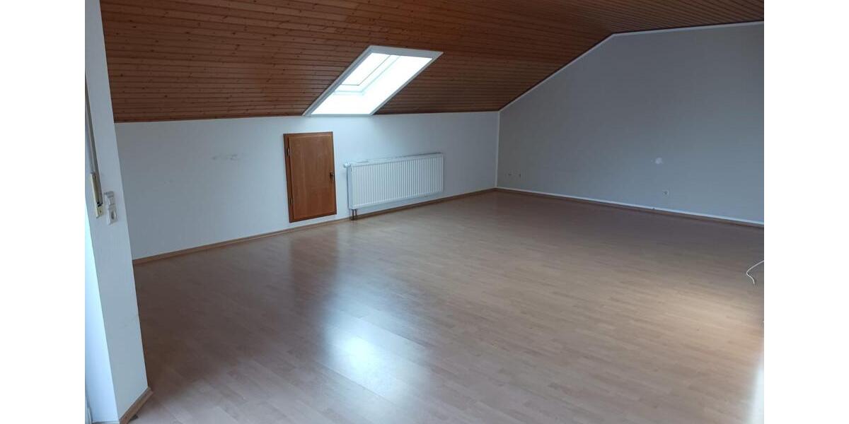 Dachgeschoßwohnung Crailsheim - 3.5 Zimmer, 88 m&sup2;, 800&euro; | Angebot:24650533