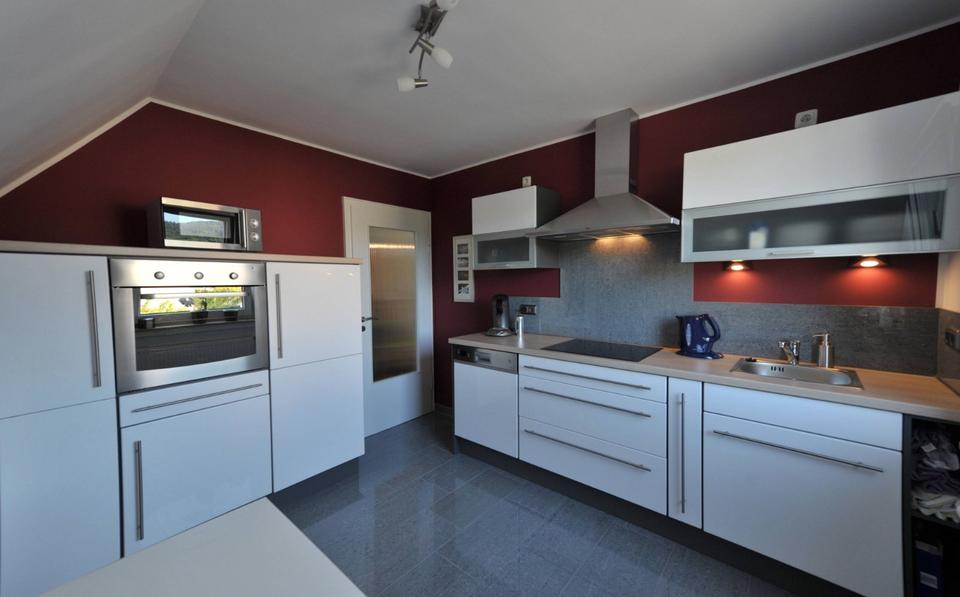 WG Zimmer für Finanzstudentin Finanzschülerin ab Aug. 2026 1 zimmer