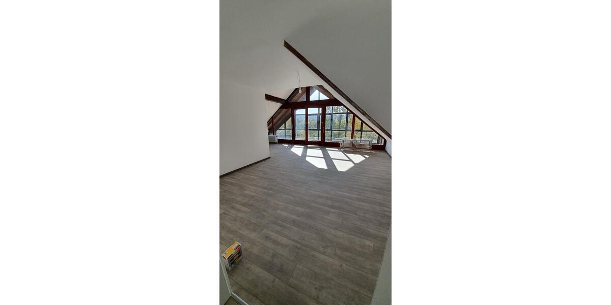 Schöne DG Wohnung zimmer