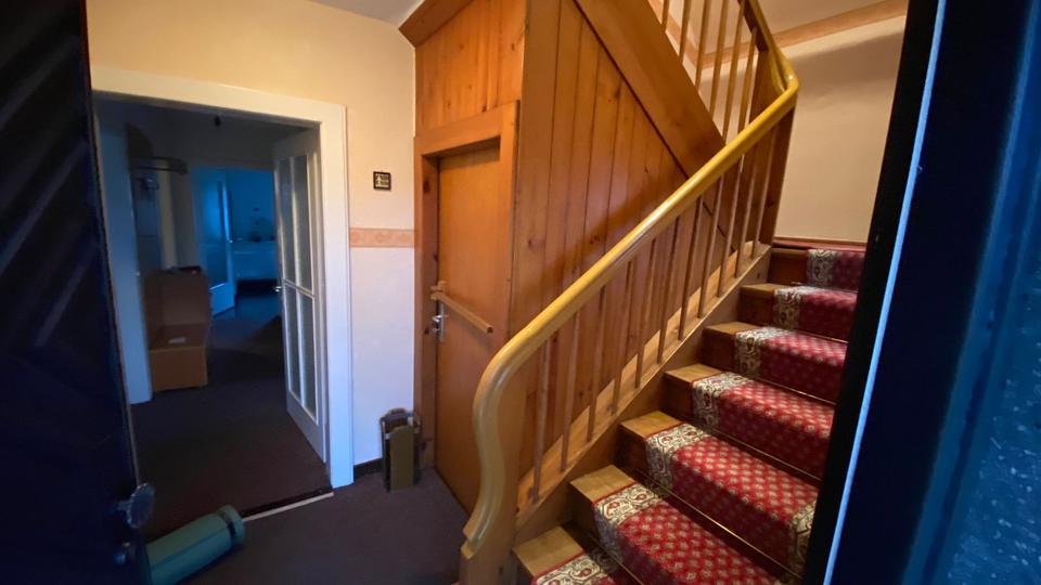 Einfamilienhaus mit Garten + Garage 575m^2 ZU VERMIETEN! 5 zimmer