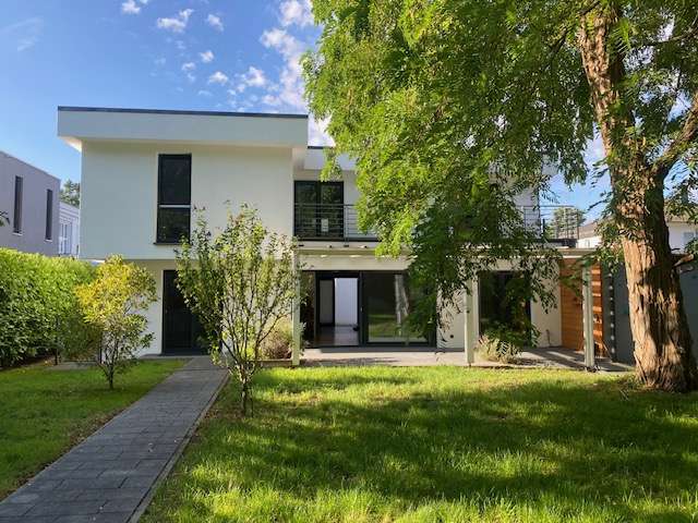 Haus zum Mieten in Potsdam OT Groß Glienicke 3.500 € 200 m² 4 zimmer
