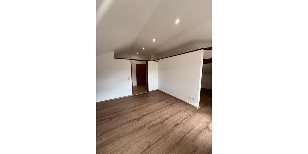 Dachgeschoßwohnung Schöllnach - 2 Zimmer, 60 m&sup2;, 600&euro; | Angebot:26465622