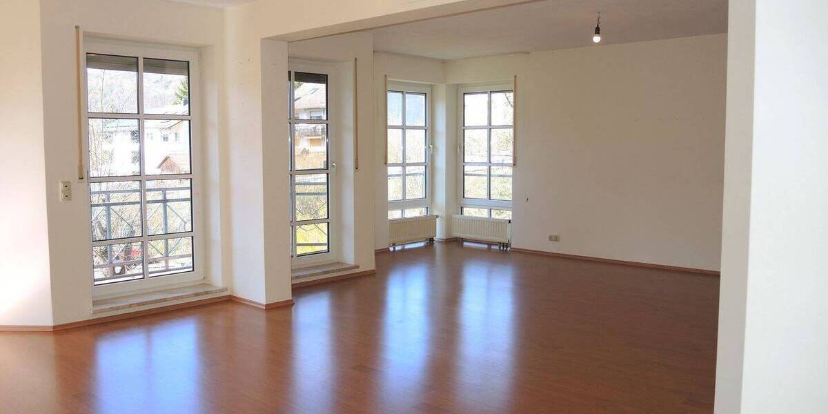 Etagenwohnung Bad Brückenau - 4 Zimmer, 135 m&sup2;, 900&euro; | Angebot:26117986