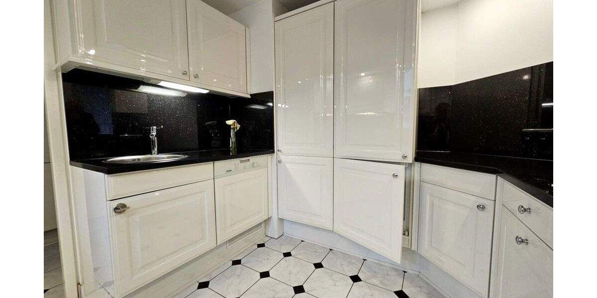 Hochwertige Komfortzone im Herzen von Ohligs mit Aufzug, Einbauküche, Garage 3 zimmer