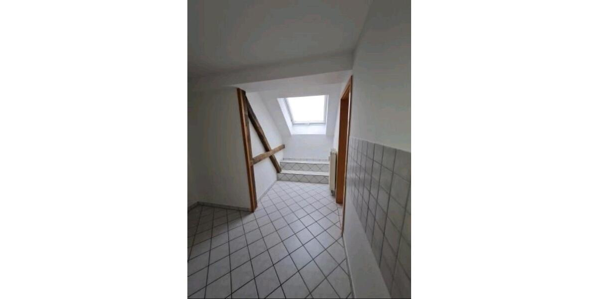 Dachgeschoßwohnung Gera Alt-Bieblach - 4 Zimmer, 110 m&sup2;, 1.100&euro; | Angebot:25992455