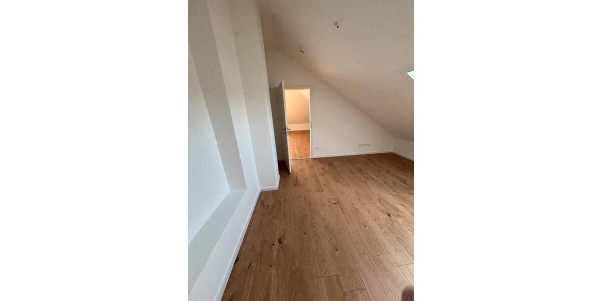 Dachgeschoßwohnung Nickenich - 4 Zimmer, 112 m&sup2;, 1.160&euro; | Angebot:25056591