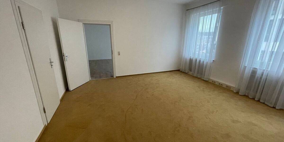 Helle 3-Zimmer-Wohnung mit großzügigen Räumen in zentraler Innenstadtlage 3 zimmer