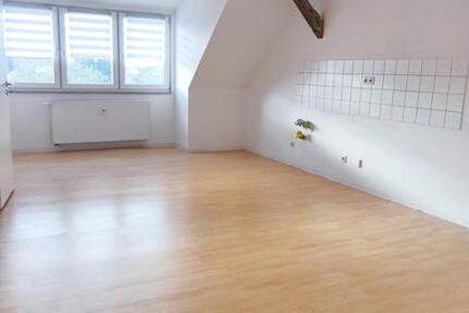 helle, freundliche Dachgeschosswohnung Rathenow mit Grünfläche 2 zimmer