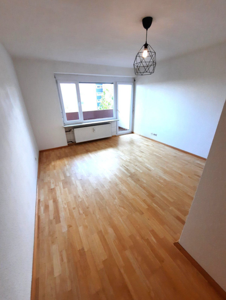 Helle 1-Zi.-Wohnung mit Balkon+Stellplatz+Keller in Wü.-Lengfeld