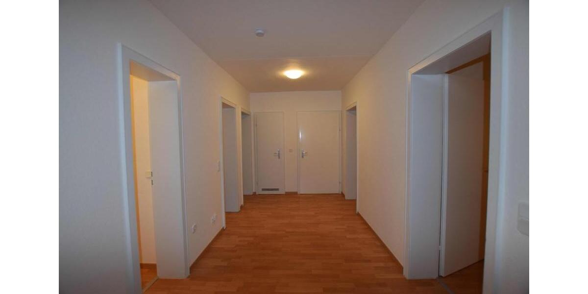 +++ Zum Einzug bereit! Schöne 3-Zimmerwohnung mit Balkon und Fahrstuhl +++ 3 zimmer