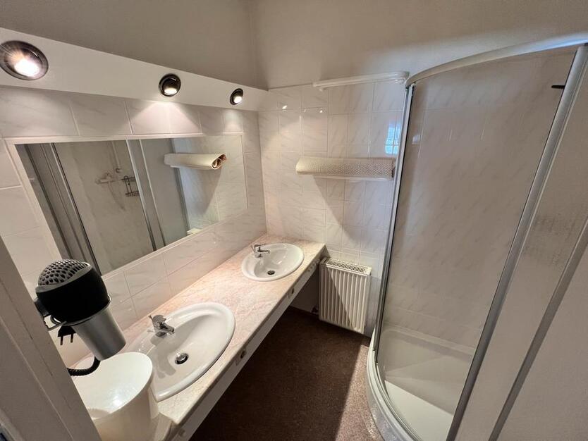 Schicke, helle neu sanierte 3 Raum Wohnung zu vermieten