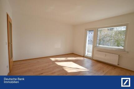 Möbel rein und fertig. Frisch sanierte 3-Raum Wohnung mit Balkon in Duisburg-Overbruch