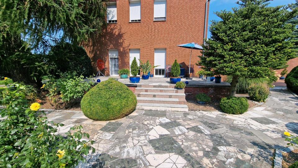 Einfamilienhaus Holzminden - 12 Zimmer, 320 m&sup2;, 2.300&euro; | Angebot:26037589