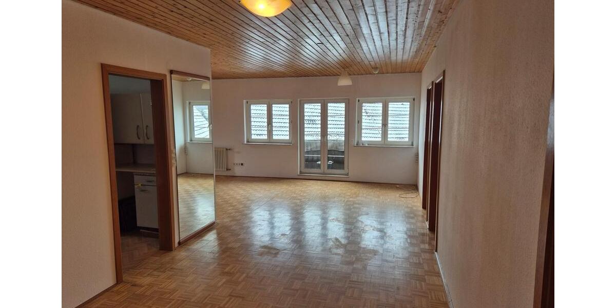 Dachgeschoßwohnung Pfullendorf - 4 Zimmer, 85 m&sup2;, 950&euro; | Angebot:25993651