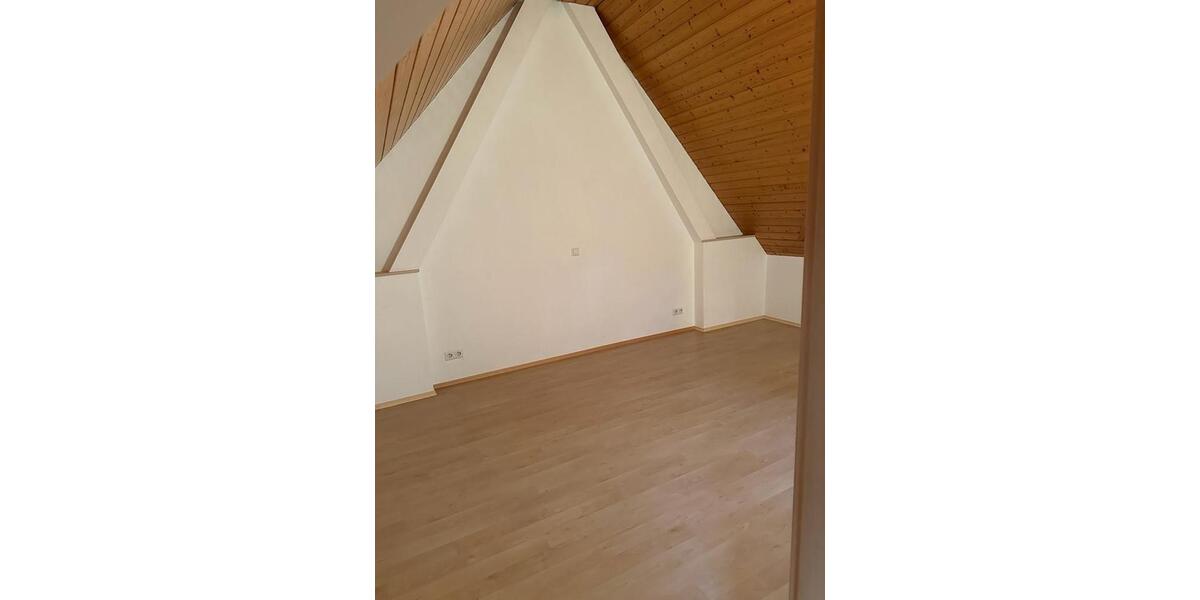 Dachgeschoßwohnung Adelsheim - 3.5 Zimmer, 120 m&sup2;, 1.000&euro; | Angebot:26383093