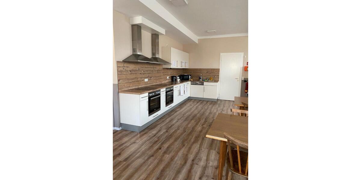 Wohnen auf Zeit Burgheim - 10 Zimmer, 20 m&sup2;, 16&euro; | Angebot:25653924