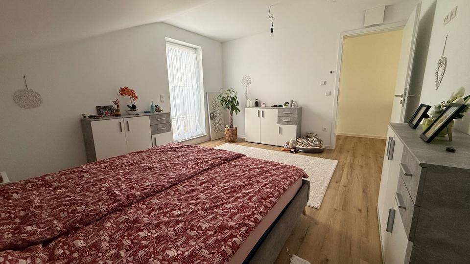 Dachgeschoßwohnung Essenbach - 4 Zimmer, 97 m&sup2;, 1.600&euro; | Angebot:25279484