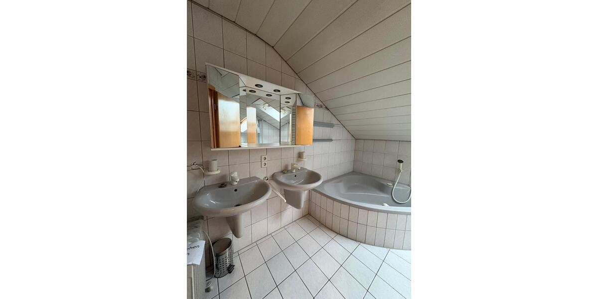 Einfamilienhaus Eutingen im Gäu - 6.5 Zimmer, 130 m&sup2;, 1.350&euro; | Angebot:24744634