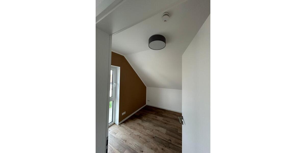 Dachgeschoßwohnung Ebsdorfergrund - 4 Zimmer, 107 m&sup2;, 1.350&euro; | Angebot:25084625