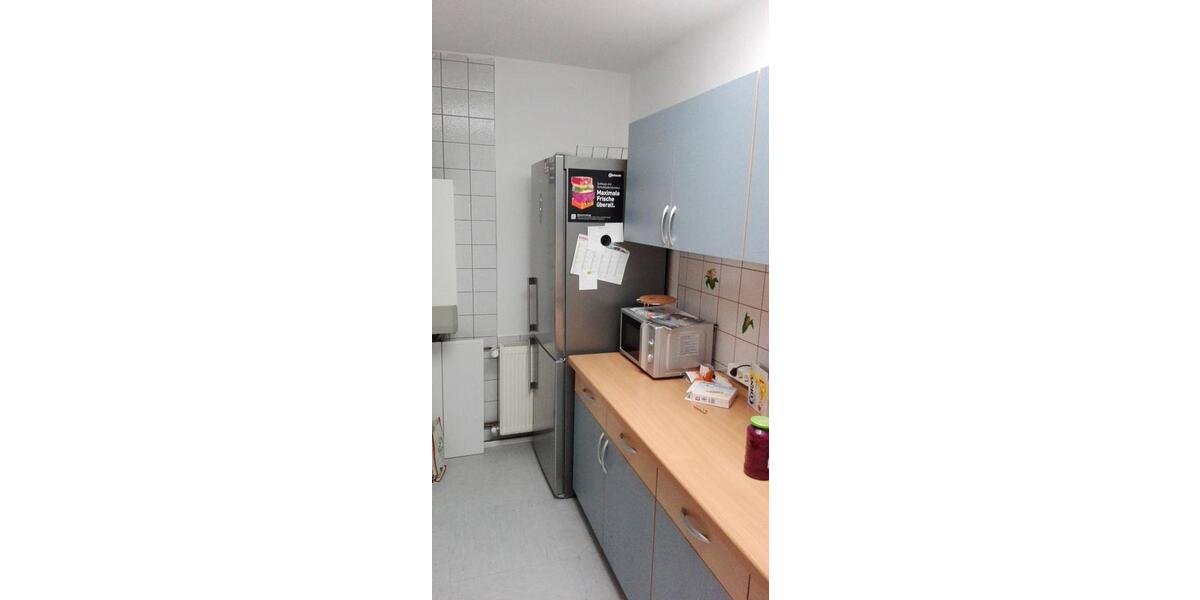 1 Zimmer in einer ruhigen Studentinnen-Wohnung. Warmmiete =270€ 1 zimmer