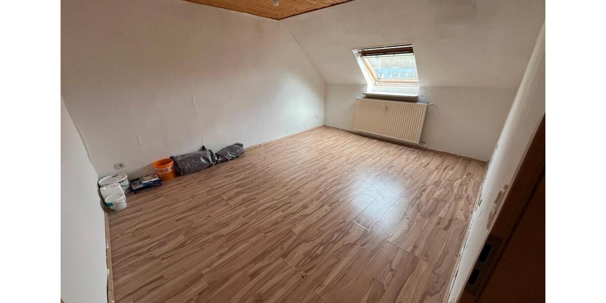 Dachgeschoßwohnung Lennestadt - 1 Zimmer, 60 m&sup2;, 400&euro; | Angebot:25784070