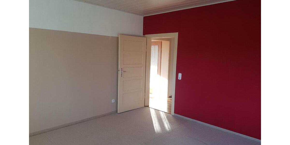 Erdgeschoßwohnung Eisfeld - 3 Zimmer, 100 m&sup2;, 680&euro; | Angebot:26523179