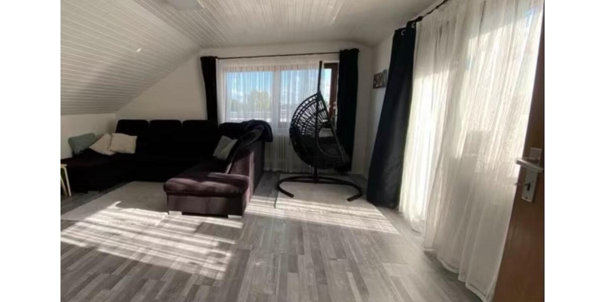 Vermiete 3 Zimmer Dachgeschosswohnung mit Loggia 3 zimmer