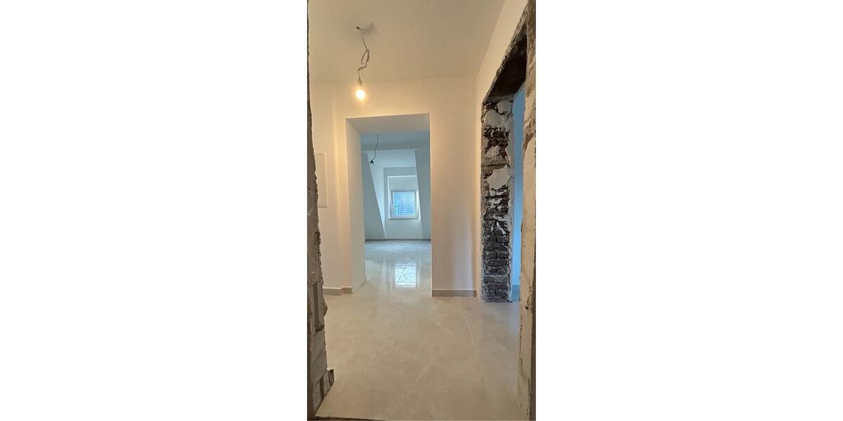 Biete eine 4 Zimmer Wohnung im 3OG Dachgeschoss 4 zimmer