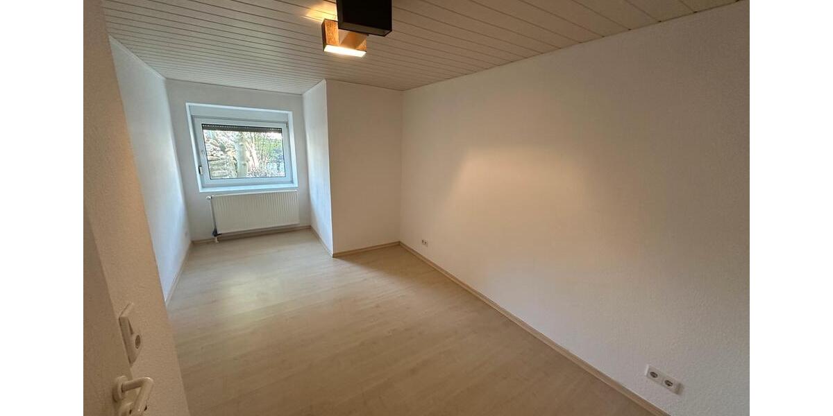 Erdgeschoßwohnung Eckartsberga - 2 Zimmer, 44 m&sup2;, 300&euro; | Angebot:27628347