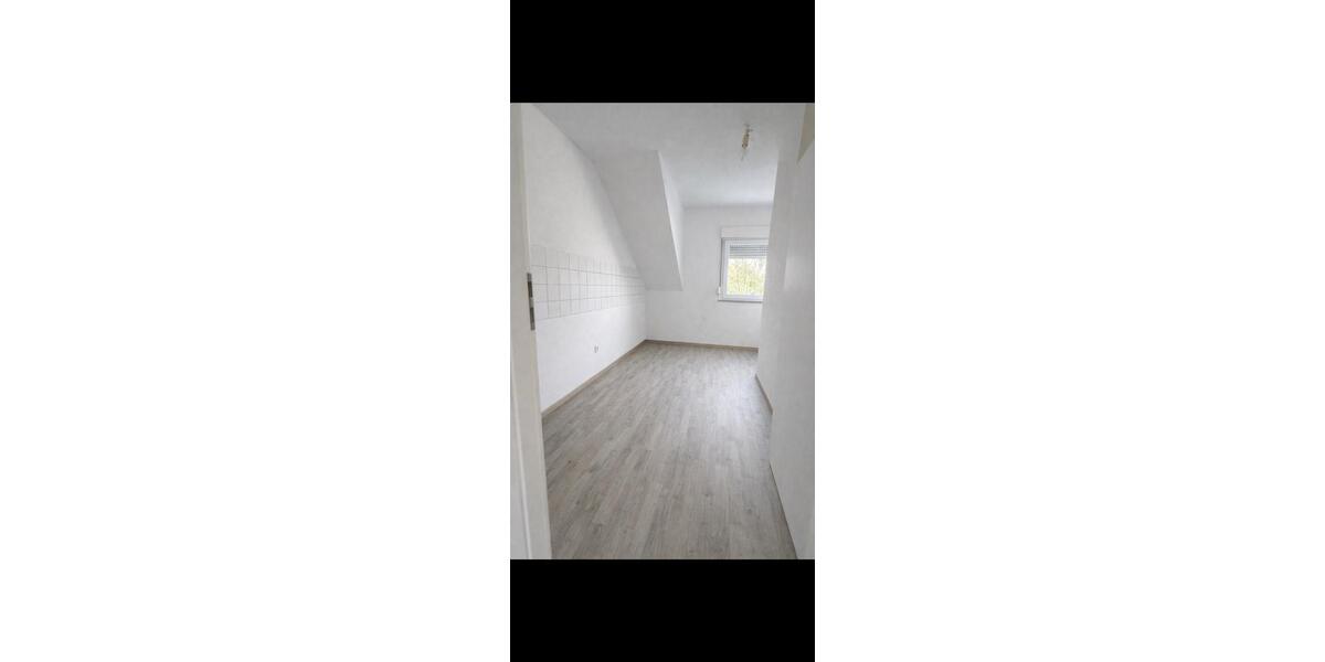 Dachgeschoßwohnung Stuttgart Bad Cannstatt - 4 Zimmer, 80 m&sup2;, 1.200&euro; | Angebot:26271065