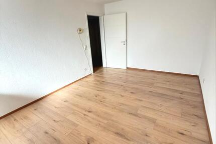 helles freundliches neu renoviertes WG-Zimmer in männlicher Wohngemeinschaft zimmer