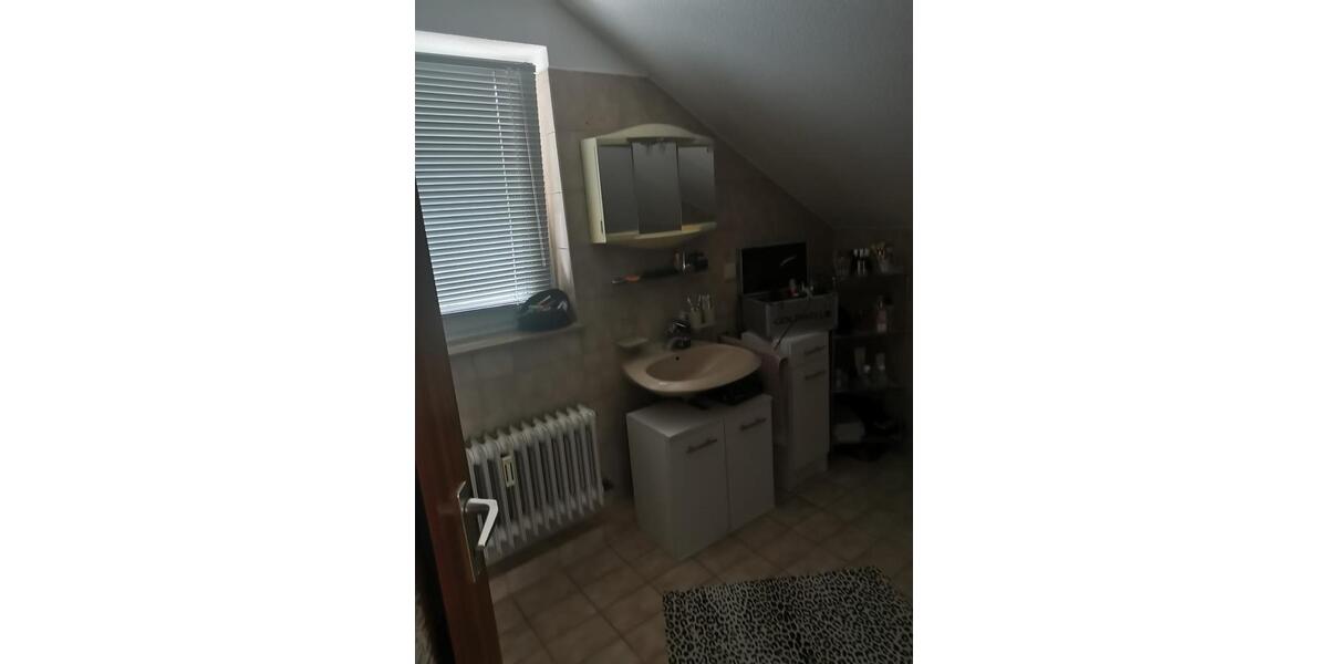 Dachgeschoßwohnung Tuttlingen - 2.5 Zimmer, 75 m&sup2;, 700&euro; | Angebot:25051503